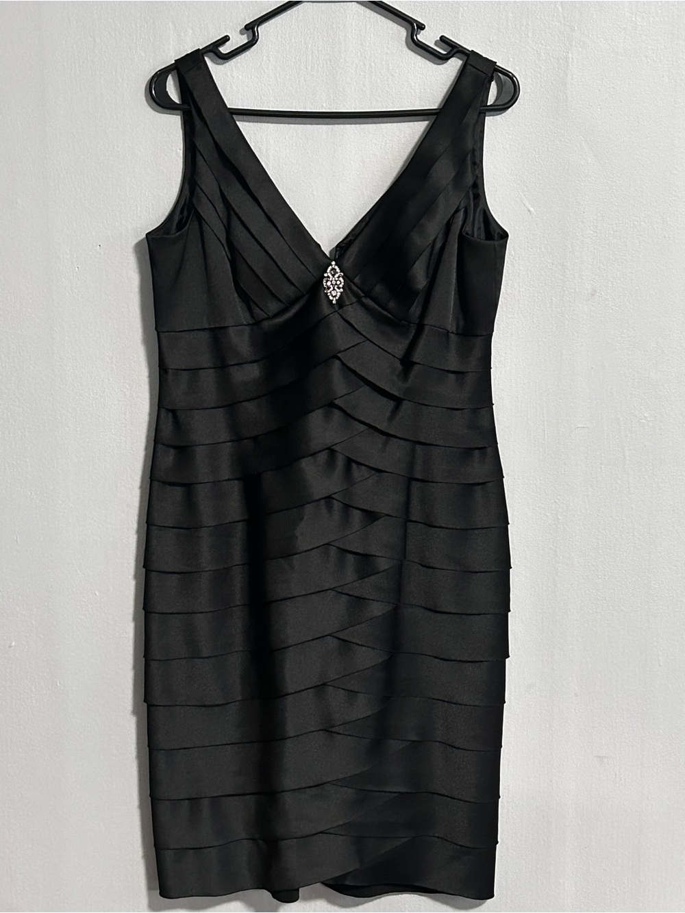 Jones Wear Elegant Black V‑Neck Tiered Midi Dress with Rhinestone Accent